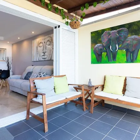 Beautiful Ocean-view Town House Vakantiehuis *